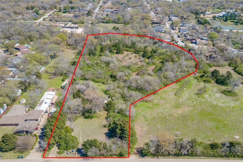 930 N Prairie Creek Road, Dallas, TX 75217 126 Ft of Frontage Road with no HOA's