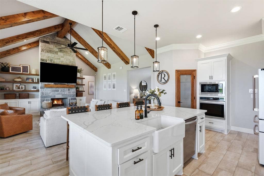 655 Winkler Way, Springtown, TX 76082 655 Winkler Way, Springtown, TX 76082