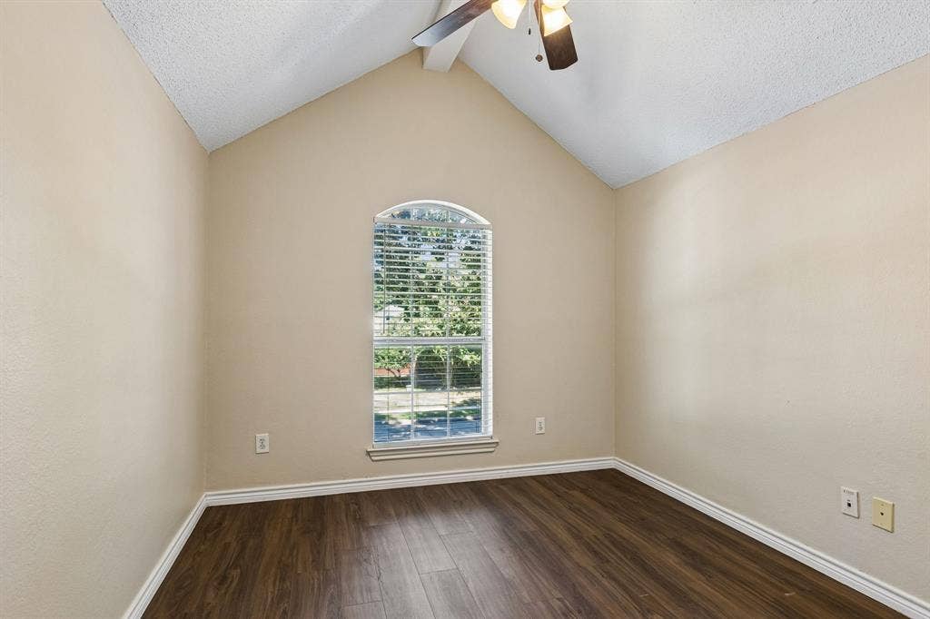 4th bedroom, a Guest bedroom on Level 2