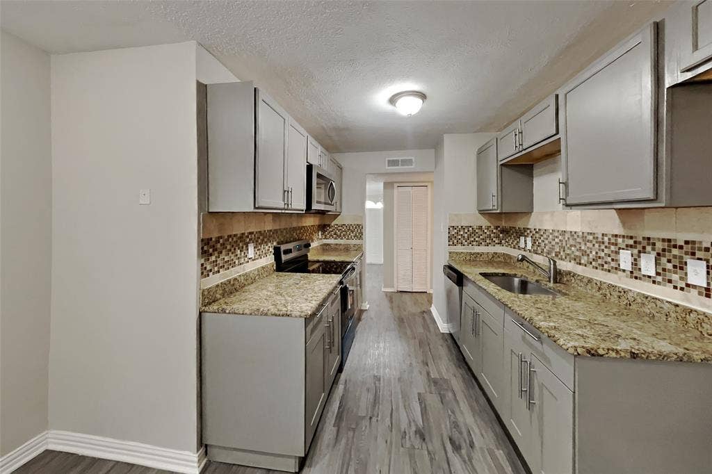 1528 Jabbet Drive, Plano, TX 75025 1528 Jabbet Drive, Plano, TX 75025