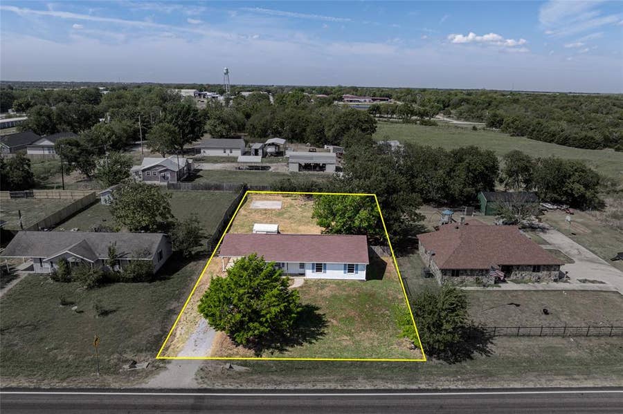 Property photo for 614 E FM 272, Celeste, TX
