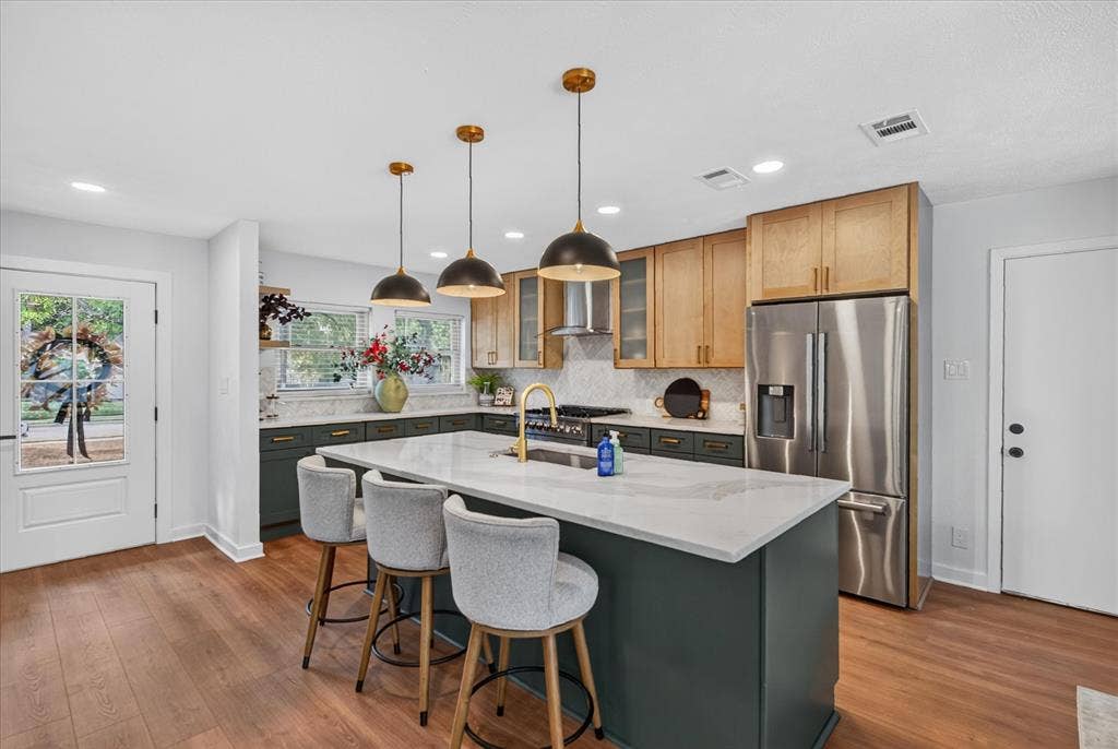 9823 Limerick Drive, Dallas, TX 75218 9823 Limerick Drive, Dallas, TX 75218