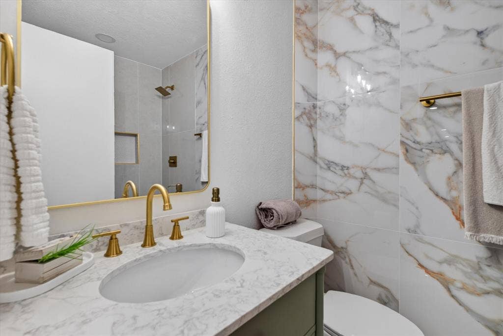 9823 Limerick Drive, Dallas, TX 75218 9823 Limerick Drive, Dallas, TX 75218