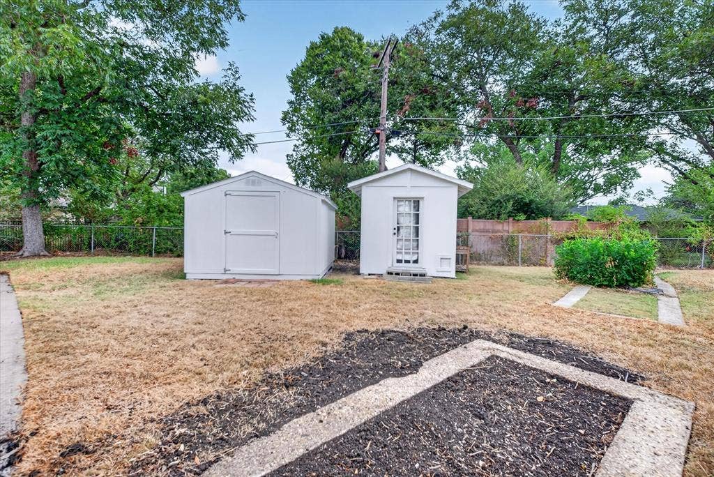 9823 Limerick Drive, Dallas, TX 75218 9823 Limerick Drive, Dallas, TX 75218