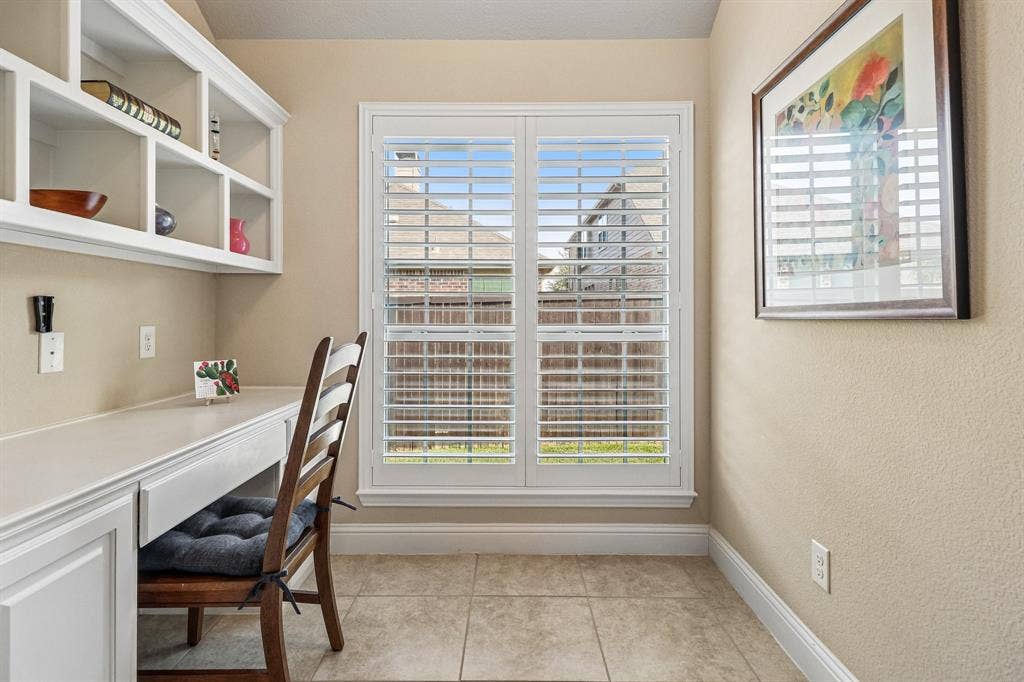 816 Wiltshire Boulevard, Lewisville, TX 75056 Office with Built-ins