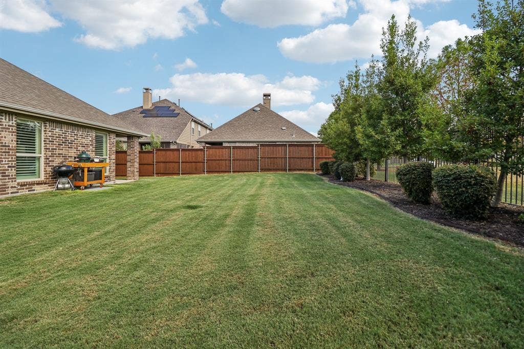 816 Wiltshire Boulevard, Lewisville, TX 75056 Back Yard