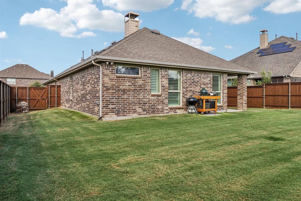816 Wiltshire Boulevard, Lewisville, TX 75056 Back Yard