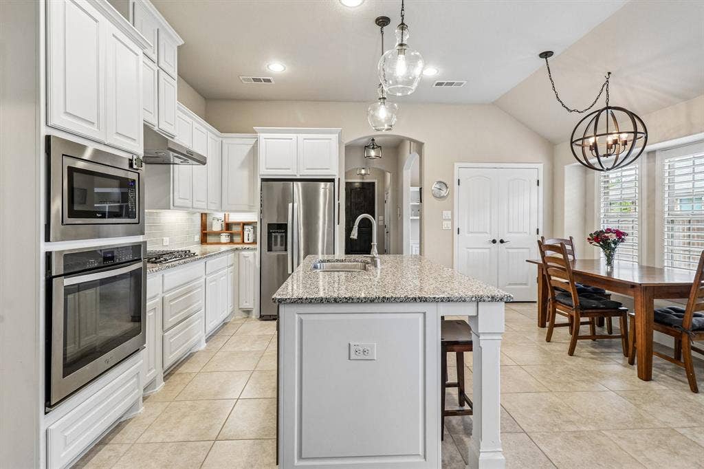 816 Wiltshire Boulevard, Lewisville, TX 75056 Kitchen