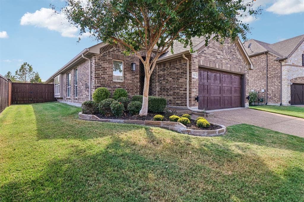 816 Wiltshire Boulevard, Lewisville, TX 75056 Front of Home