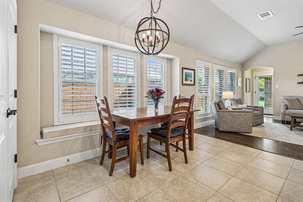 816 Wiltshire Boulevard, Lewisville, TX 75056 Breakfast Nook