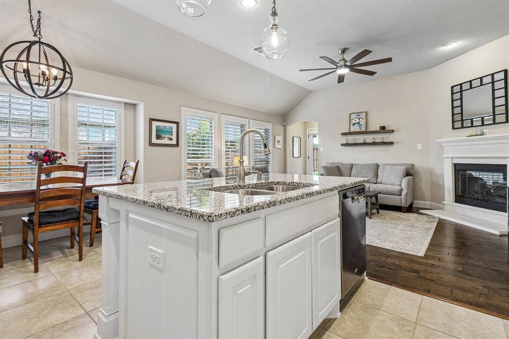 816 Wiltshire Boulevard, Lewisville, TX 75056 Kitchen