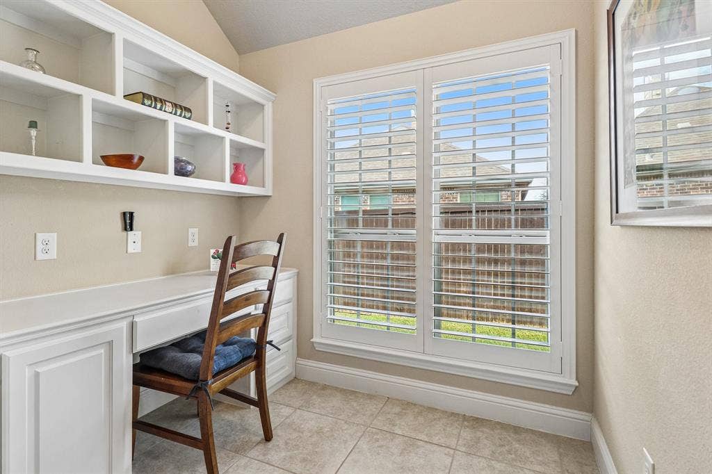 816 Wiltshire Boulevard, Lewisville, TX 75056 Office with Built-ins