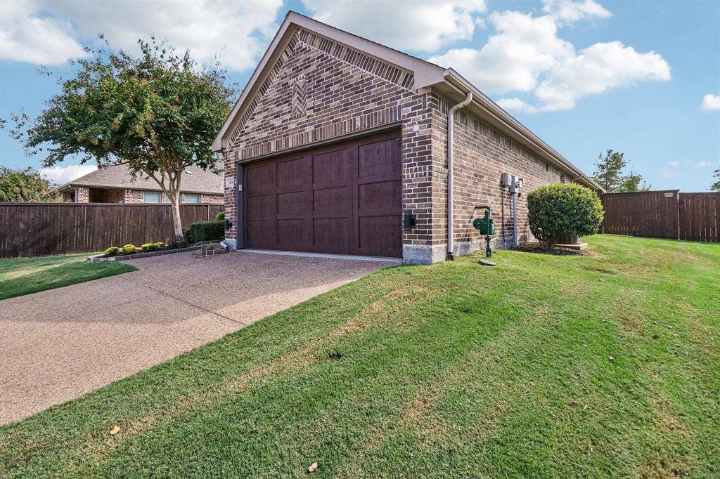 816 Wiltshire Boulevard, Lewisville, TX 75056 Front of Home
