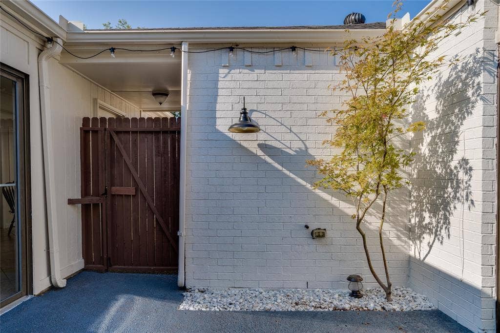 1011 Wimbledon Lane, Plano, TX 75075 1011 Wimbledon Lane, Plano, TX 75075