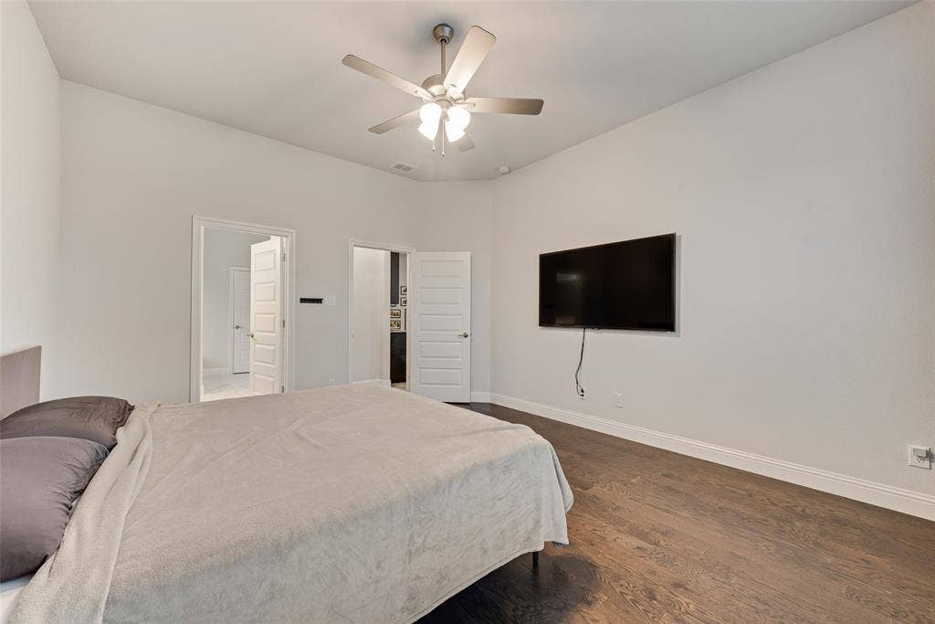 812 Stamford Avenue, Arlington, TX 76002 Vaulted ceiling with an attached ceiling fan, wood-finish flooring, and white paneled doors