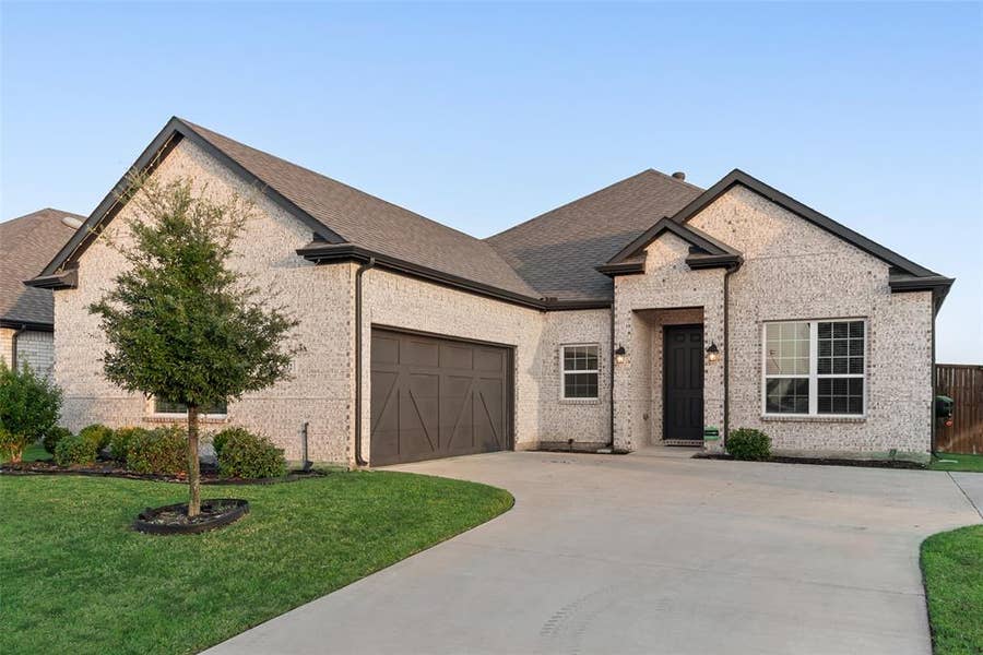 Property photo for 812 Stamford Avenue, Arlington, TX