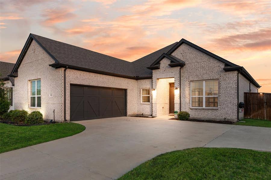 Property photo for 812 Stamford Avenue, Arlington, TX