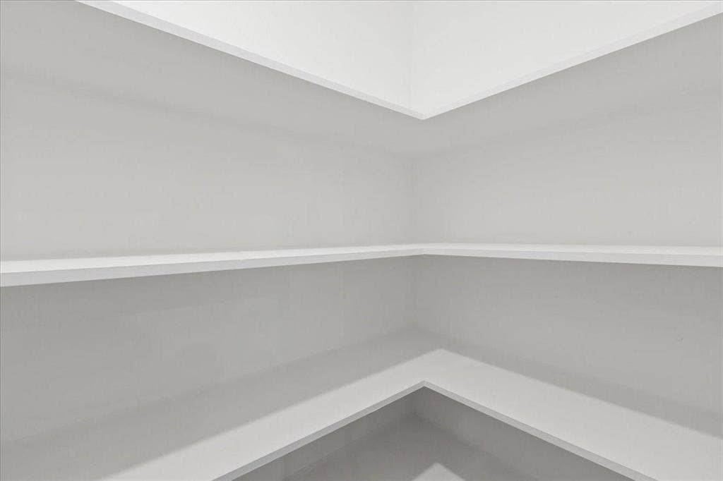 7919 N kiska Street, Dallas, TX 75216 Wraparound shelving in a white finish