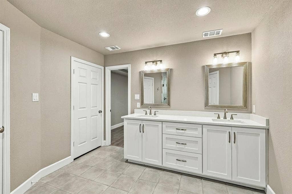 2040 Aspen Place, Lewisville, TX 75077