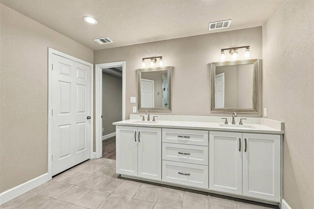 2040 Aspen Place, Lewisville, TX 75077