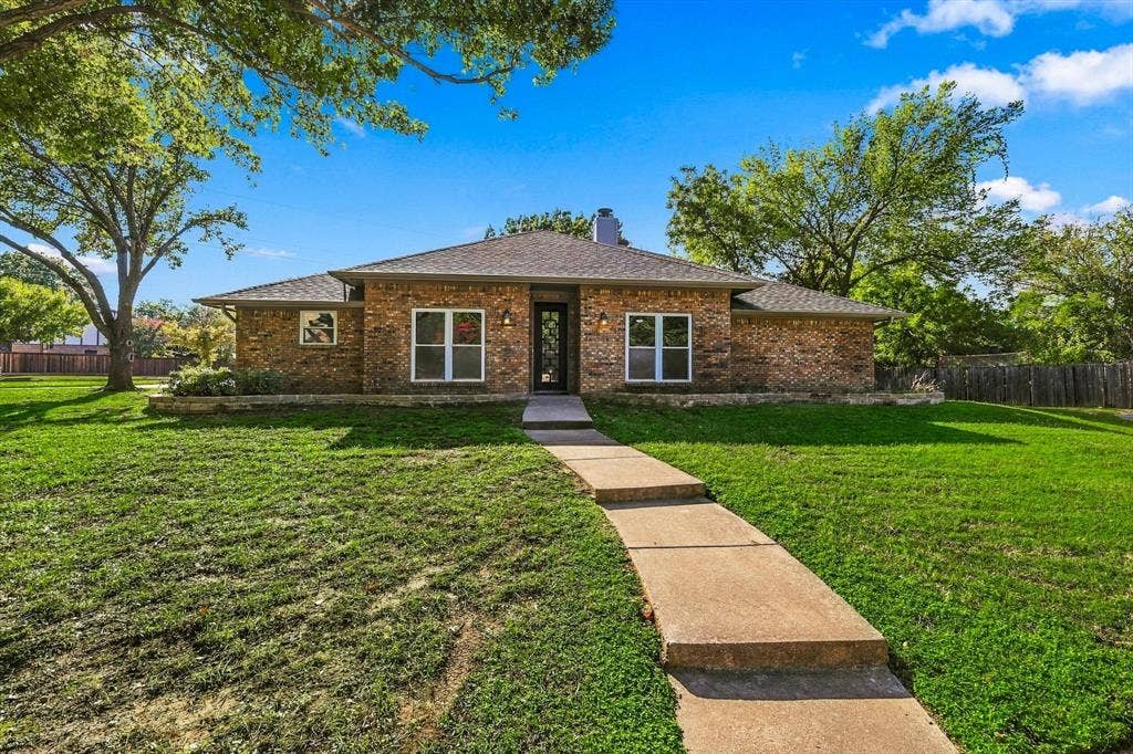 2040 Aspen Place, Lewisville, TX 75077