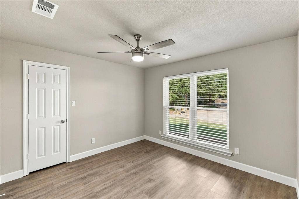 Secondary bedroom