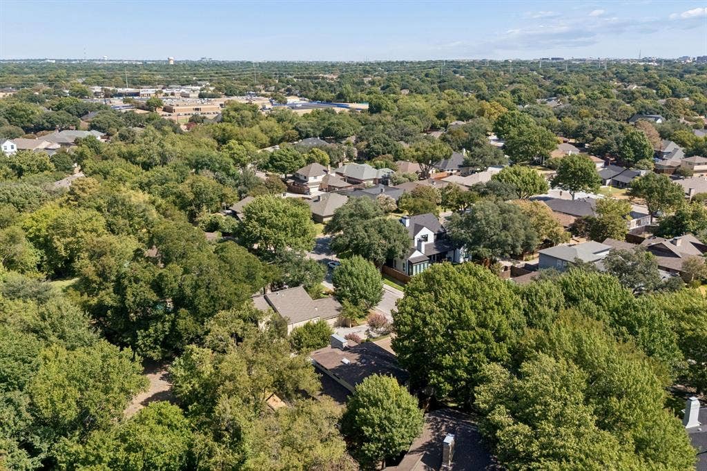 6720 Robin Willow Court, Dallas, TX 75248 Walking distance to Elementary and JH schools
