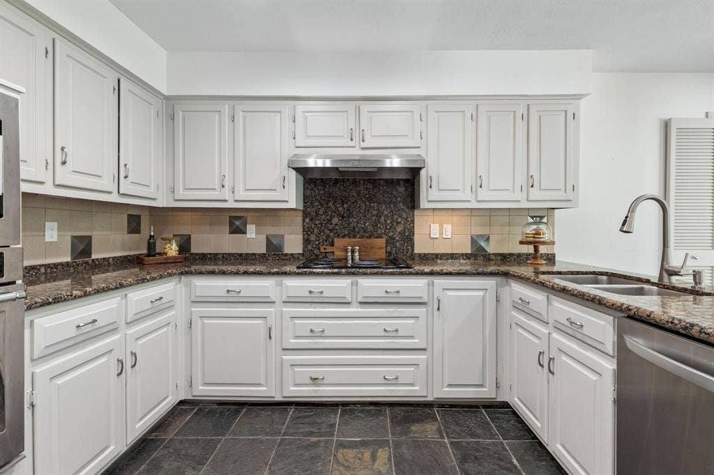 6720 Robin Willow Court, Dallas, TX 75248 6720 Robin Willow Court, Dallas, TX 75248