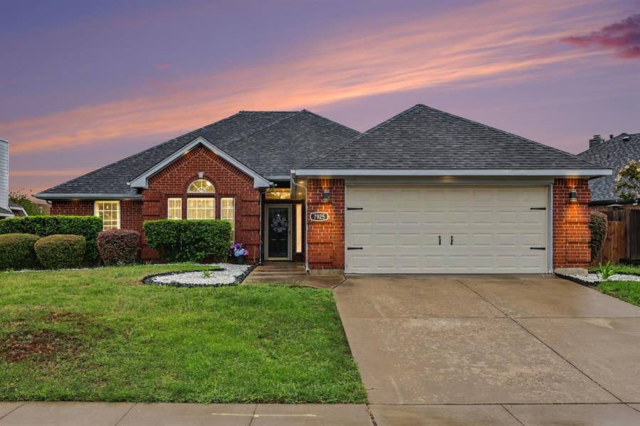 Property photo for 7925 Peregrine Trail, Arlington, TX