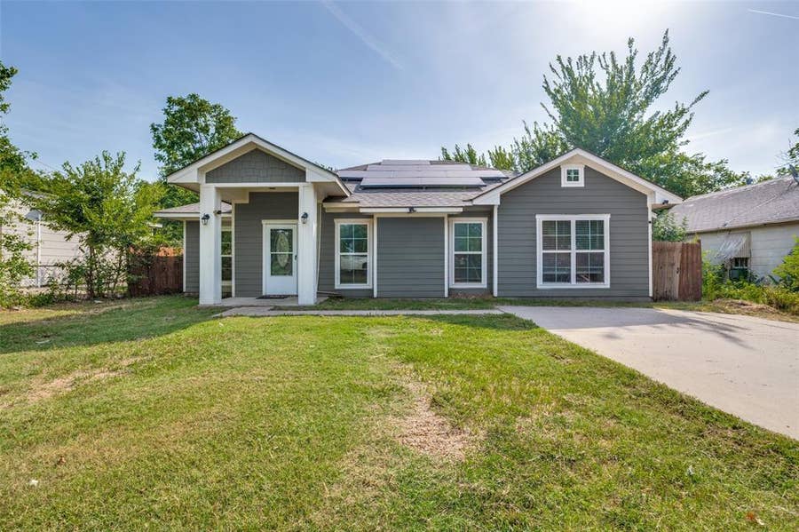 Property photo for 207 Ennis Street, Waxahachie, TX