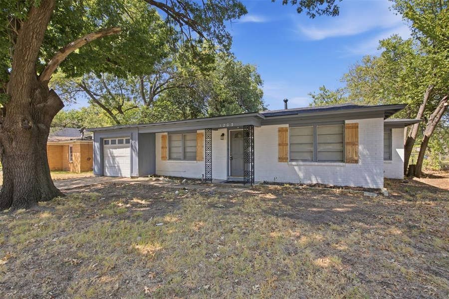 Property photo for 1203 Belvedere Drive, Arlington, TX