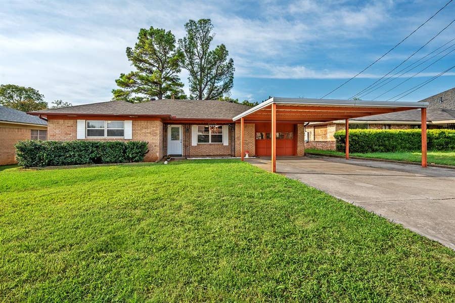 Property photo for 2710 W Walker Street, Denison, TX