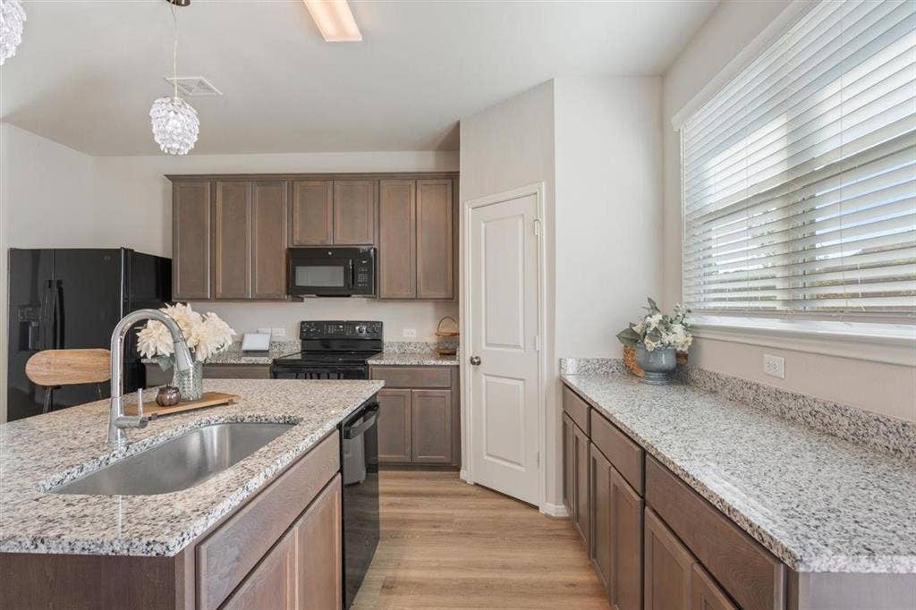 4029 Centerfire Road, Waco, TX 76705 4029 Centerfire Road, Waco, TX 76705