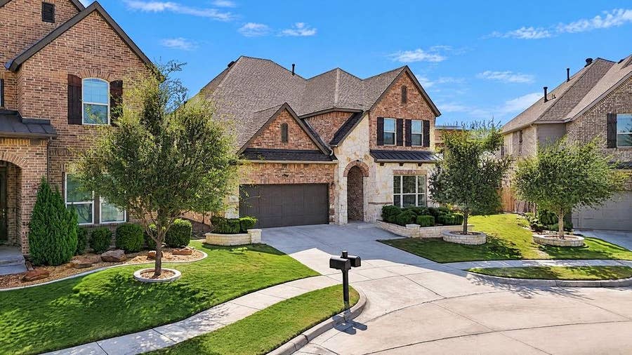 Property photo for 7840 Renderbrook Bend, Irving, TX