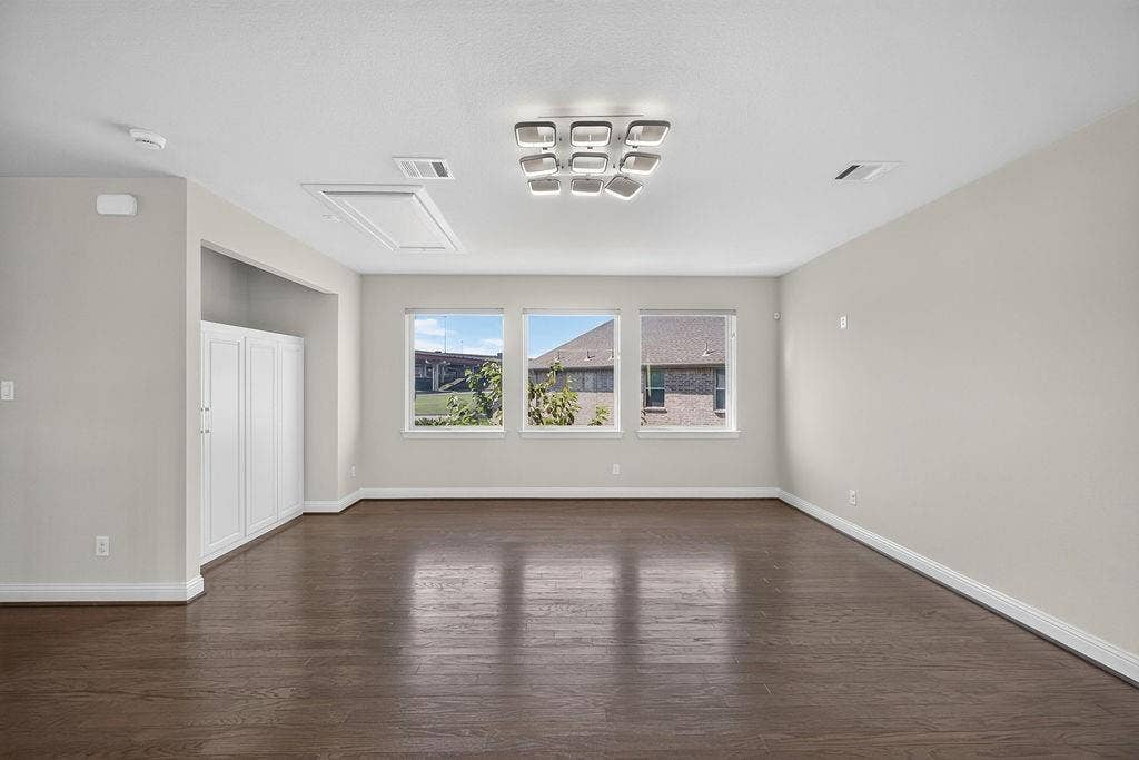 7840 Renderbrook Bend, Irving, TX 75063