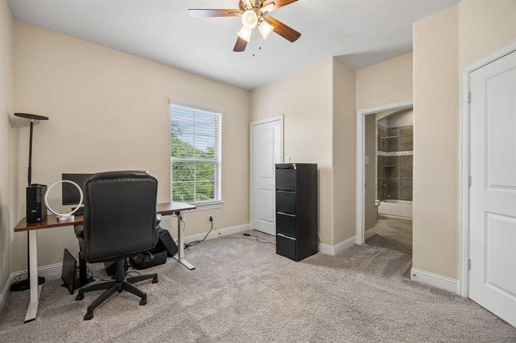 Upstairs guest bedroom with ensuite bathroom