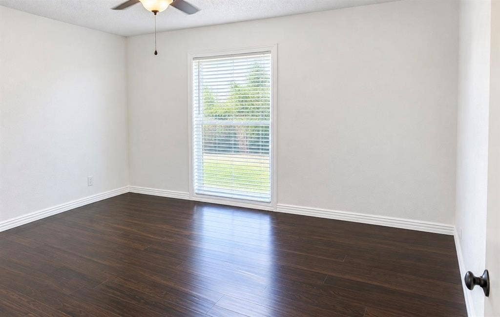 2250 Mail Avenue, Dallas, TX 75235