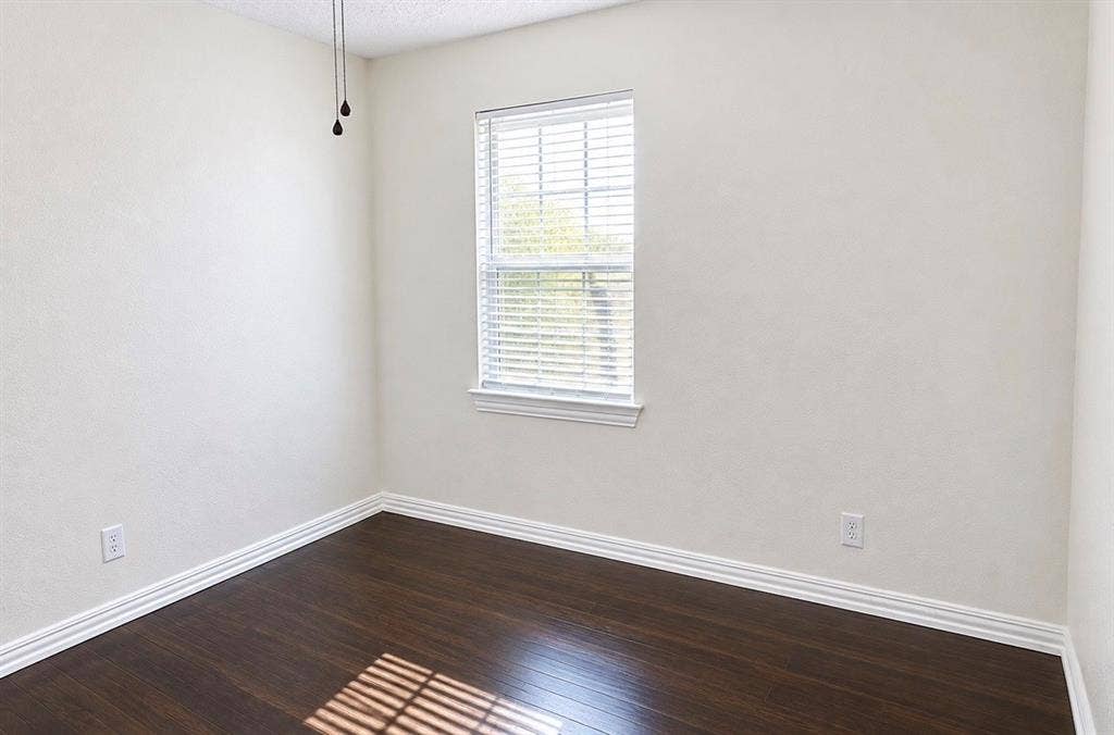 2250 Mail Avenue, Dallas, TX 75235