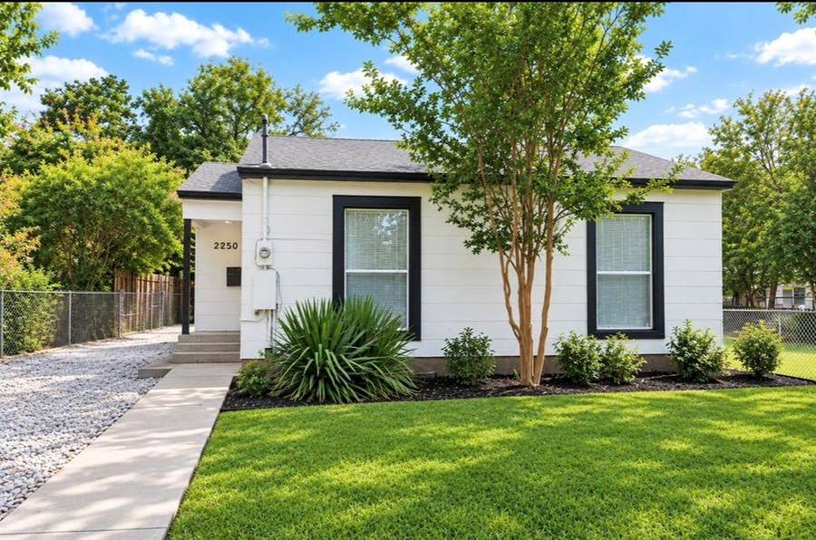 Property photo for 2250 Mail Avenue, Dallas, TX