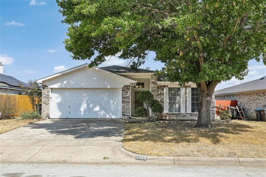 Property photo for 5558 Heatherglen Terrace, Fort Worth, TX