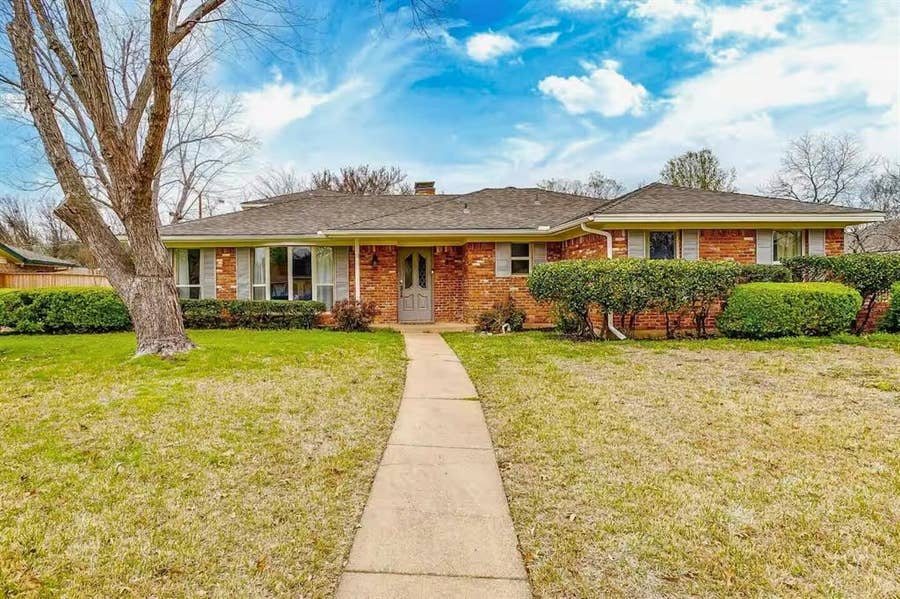 Property photo for 2426 Nottingham Place, Grand Prairie, TX