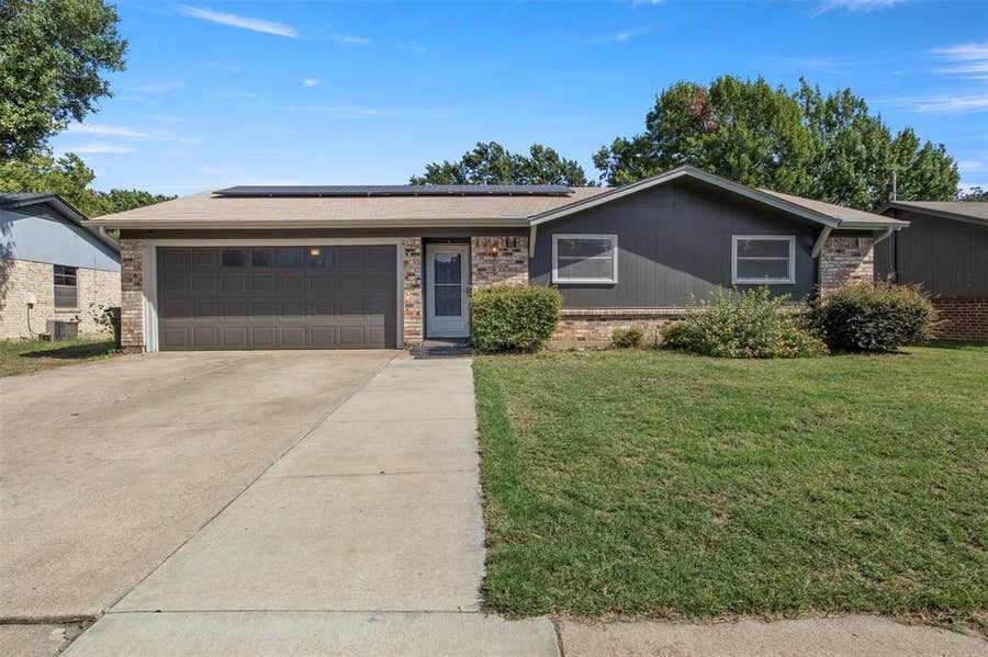 Property photo for 2523 Avonhill Drive, Arlington, TX