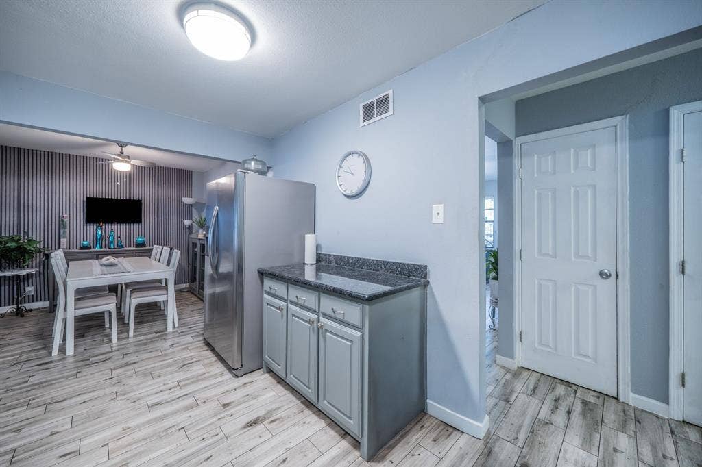 1938 Balla Way, Grand Prairie, TX 75051 Wood-finish flooring, recessed lighting, built-in cabinetry with dark countertops, and a modern ceiling fan
