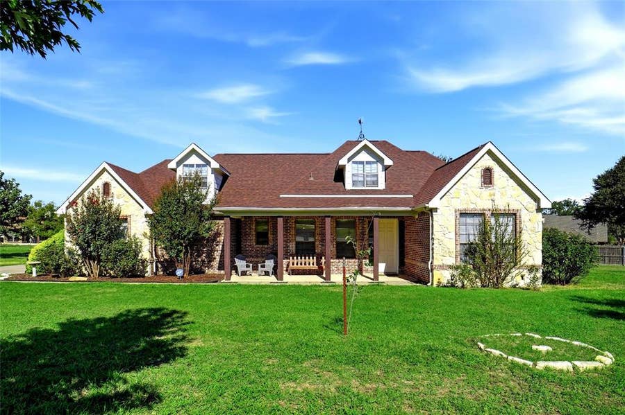 Property photo for 108 Wooley Court, Weatherford, TX