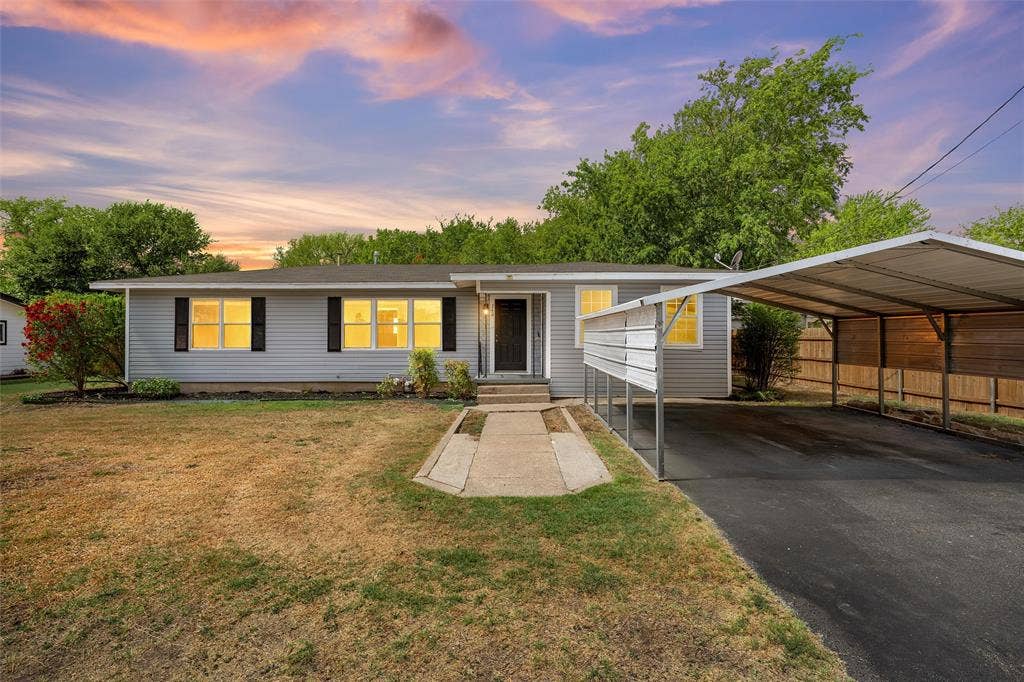 240 S Avenue A, Crawford, TX 76638 240 S Avenue A, Crawford, TX 76638