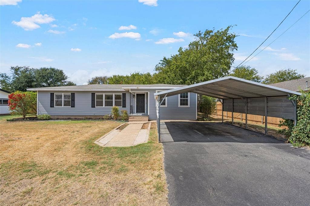 240 S Avenue A, Crawford, TX 76638 240 S Avenue A, Crawford, TX 76638