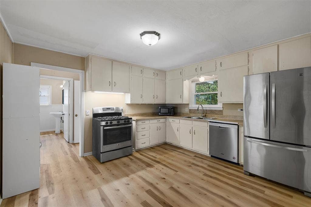 240 S Avenue A, Crawford, TX 76638 240 S Avenue A, Crawford, TX 76638