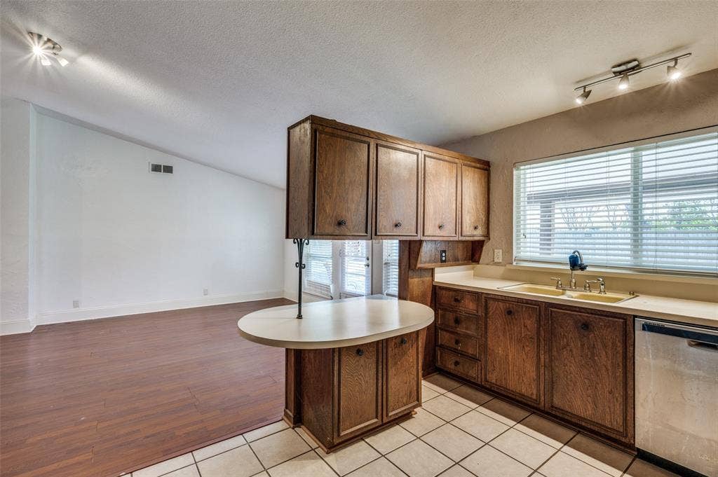 3406 Halifax Drive, Arlington, TX 76013 3406 Halifax Drive, Arlington, TX 76013