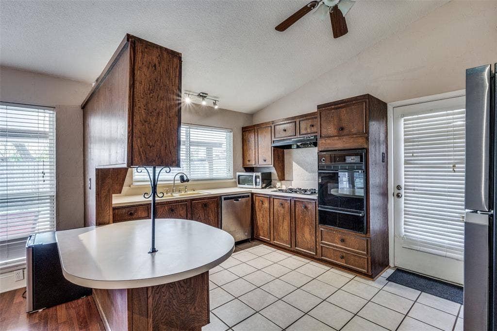 3406 Halifax Drive, Arlington, TX 76013 3406 Halifax Drive, Arlington, TX 76013