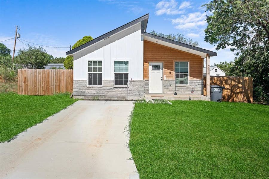 Property photo for 5811 Lake Granbury Trail, Granbury, TX